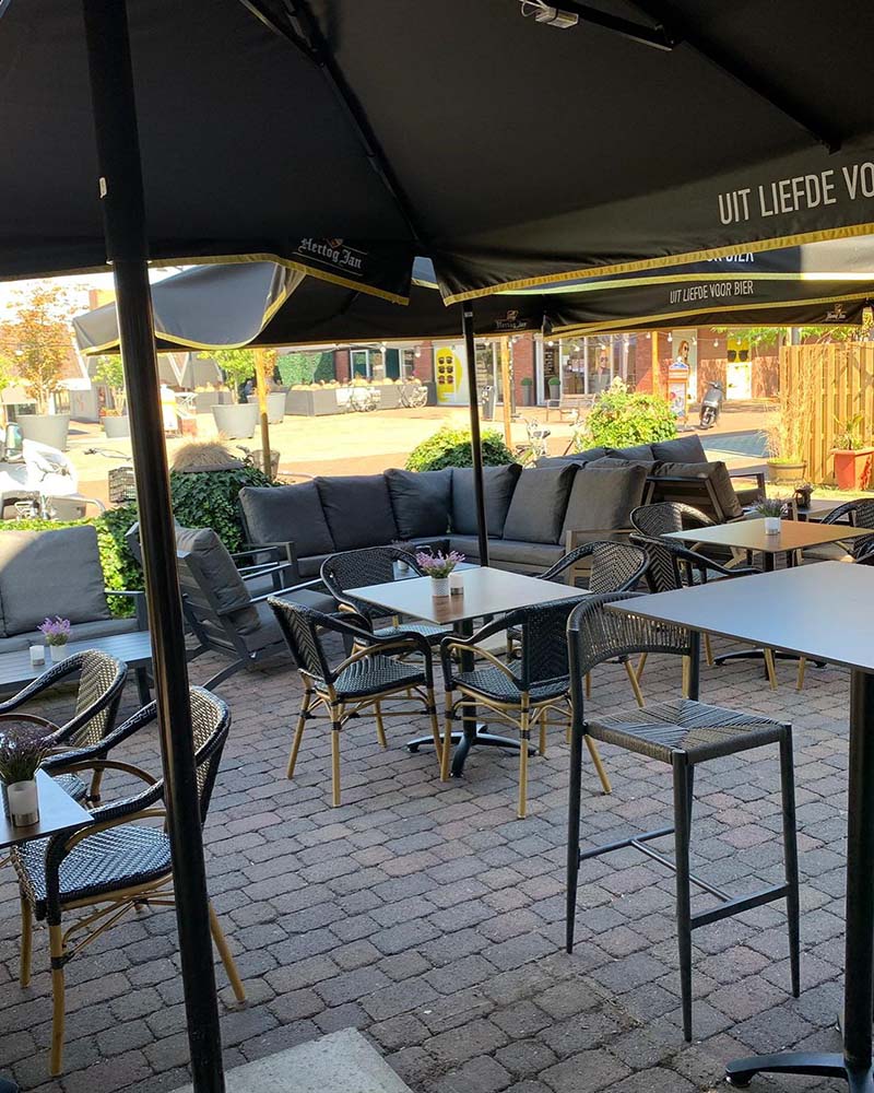 Terras bij Café Ons Thuis in Raamsdonksveer