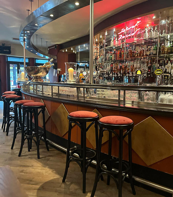 Goesten en Goesten verzorgt sfeervol horeca interieur voor Grand Café Silva Ducis in Den Bosch